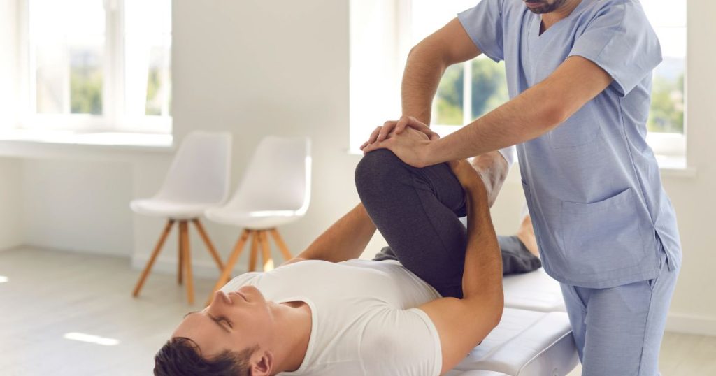 Chiropractic vs Physiotherapy: Benefits, Techniques & Differences